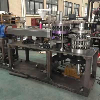 Plastic lining machine for prevent the beverage from leaking air